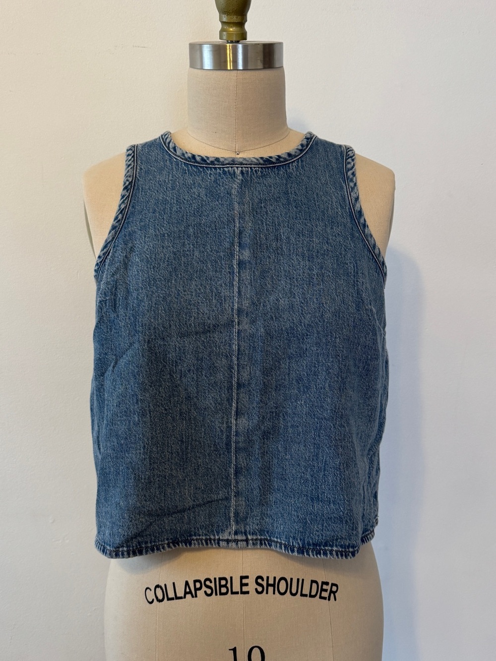 EXPRESS Sleeveless Denim Crop Tank Top - Blue